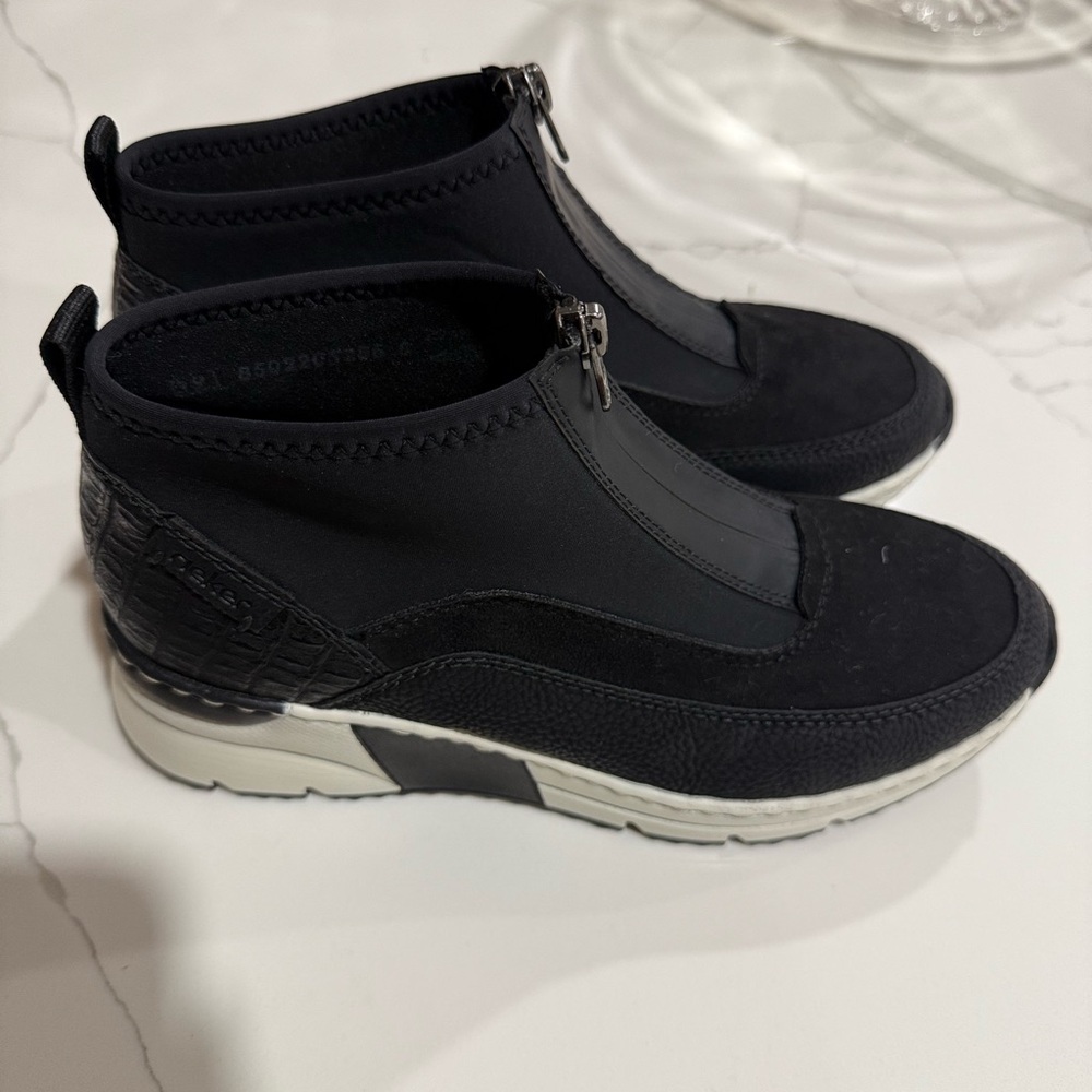 Black Women's Sneakers